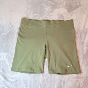Nike Womens Plus Size 2XL Mid Rise Green Shorts DC6949 Bike Gym Training Walking
